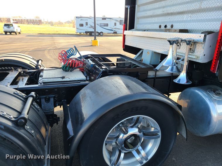 image for item HM9825 1997 Peterbilt 379  semi truck