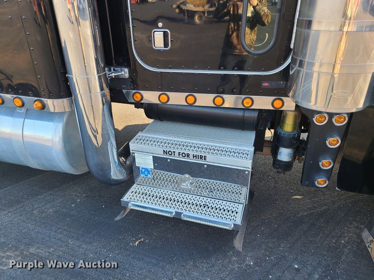 image for item HM9825 1997 Peterbilt 379  semi truck