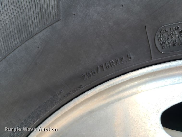 image for item HM9825 1997 Peterbilt 379  semi truck