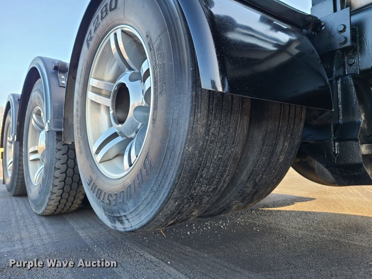 image for item HM9825 1997 Peterbilt 379  semi truck