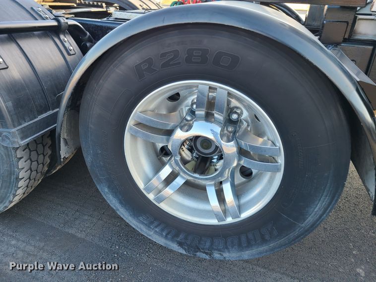 image for item HM9825 1997 Peterbilt 379  semi truck