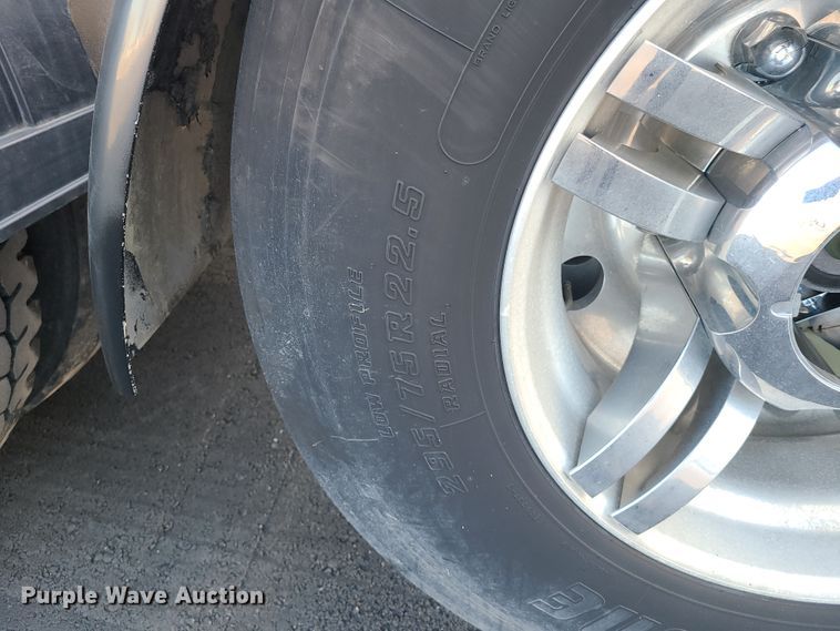 image for item HM9825 1997 Peterbilt 379  semi truck