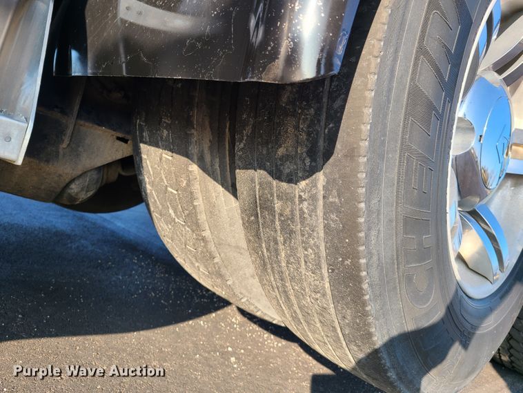 image for item HM9825 1997 Peterbilt 379  semi truck