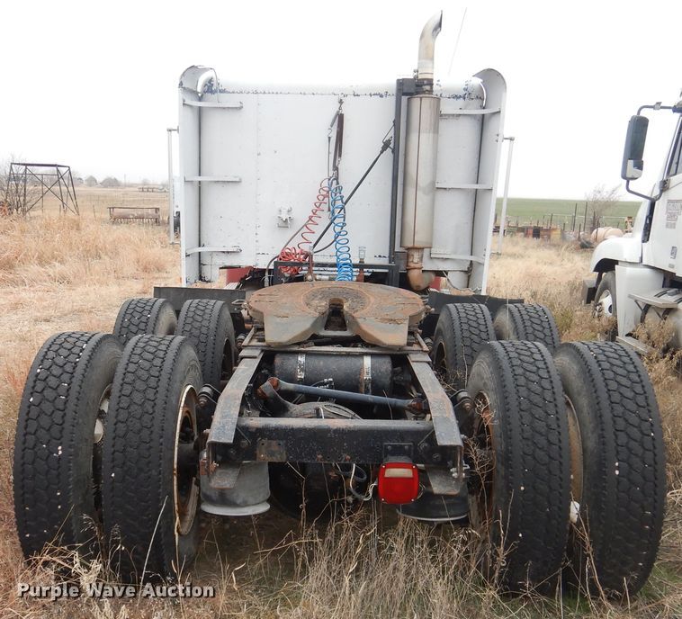 image for item HU9711 1995 Freightliner FLD  semi truck