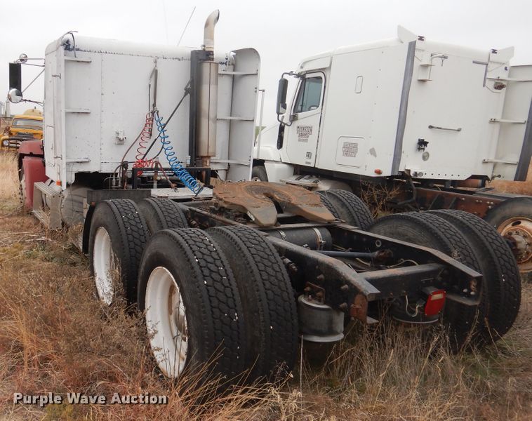 image for item HU9711 1995 Freightliner FLD  semi truck