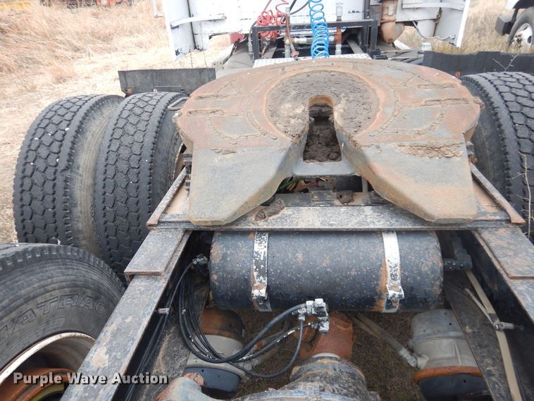 image for item HU9711 1995 Freightliner FLD  semi truck