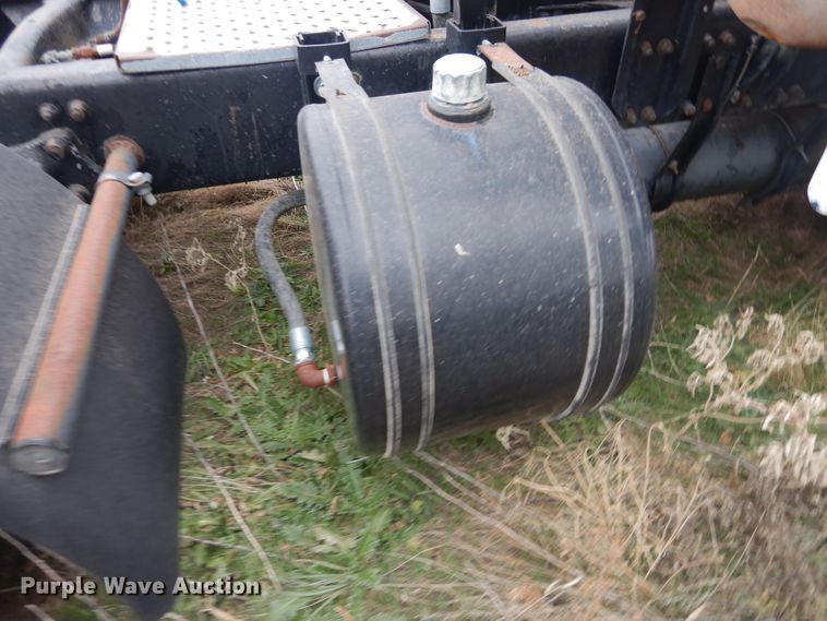 image for item HU9711 1995 Freightliner FLD  semi truck