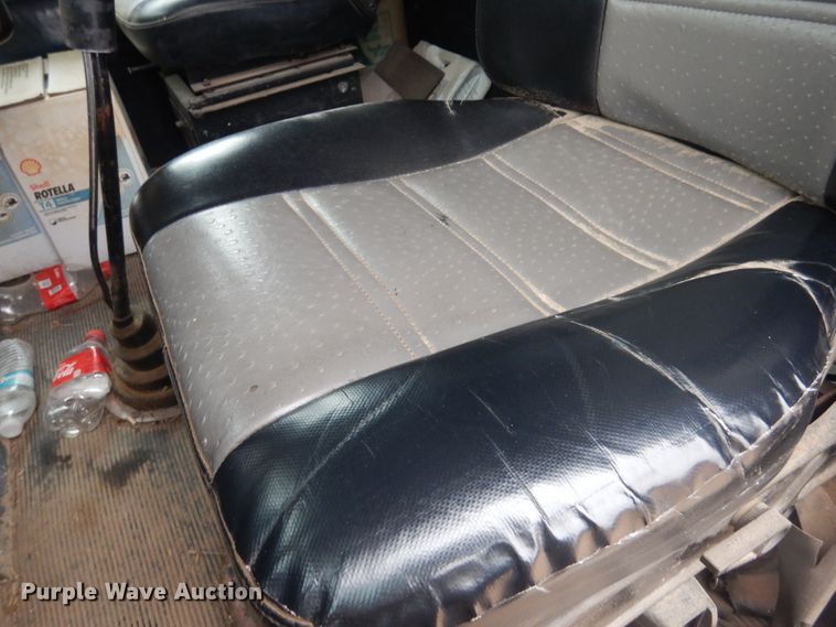 image for item HU9711 1995 Freightliner FLD  semi truck