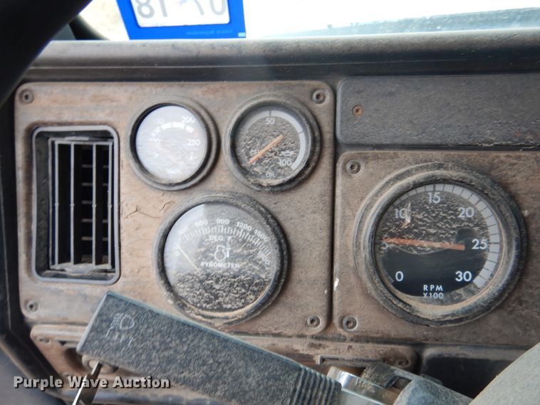 image for item HU9711 1995 Freightliner FLD  semi truck