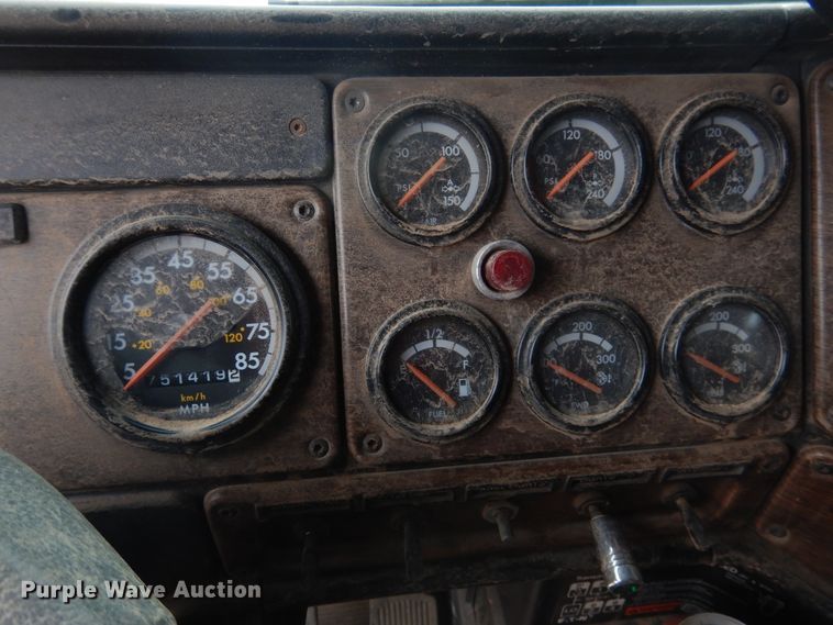 image for item HU9711 1995 Freightliner FLD  semi truck