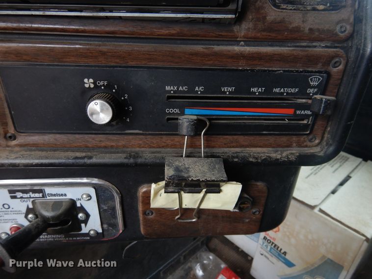 image for item HU9711 1995 Freightliner FLD  semi truck