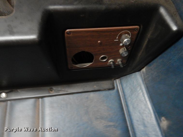 image for item HU9711 1995 Freightliner FLD  semi truck