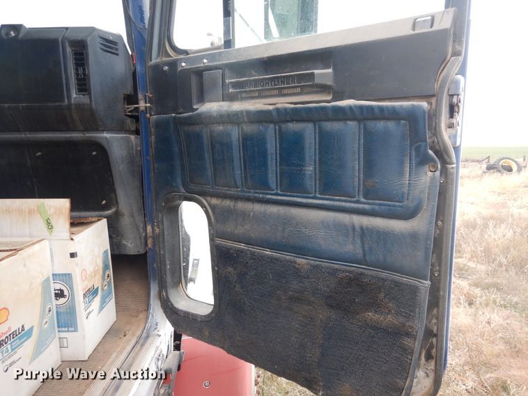 image for item HU9711 1995 Freightliner FLD  semi truck