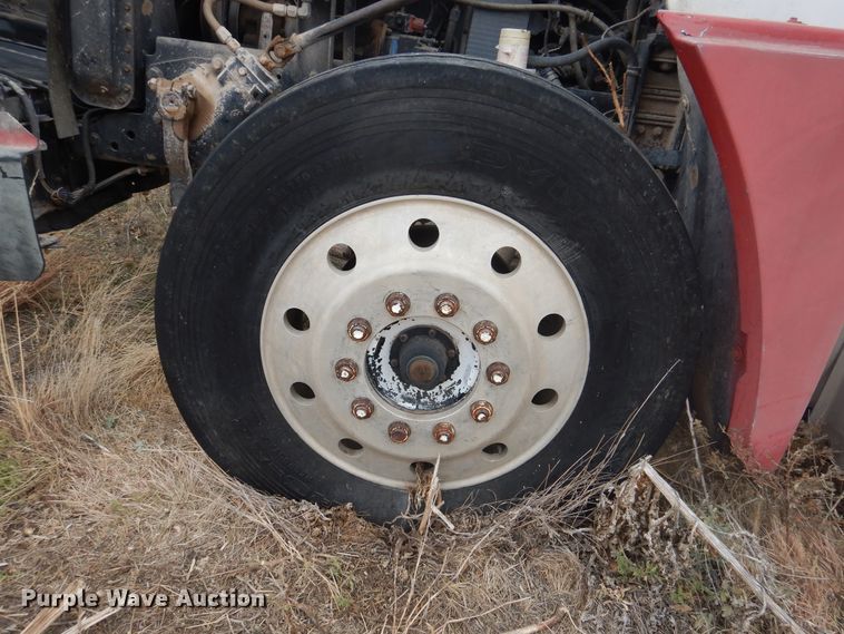 image for item HU9711 1995 Freightliner FLD  semi truck