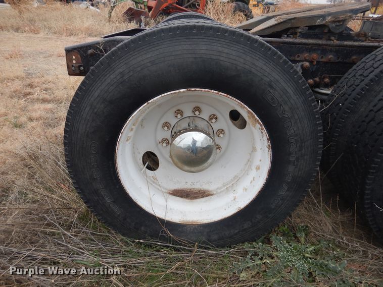 image for item HU9711 1995 Freightliner FLD  semi truck