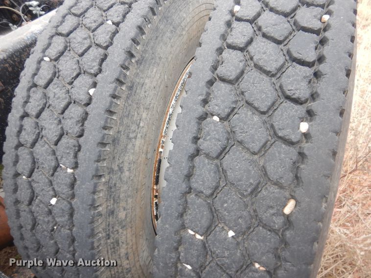 image for item HU9711 1995 Freightliner FLD  semi truck