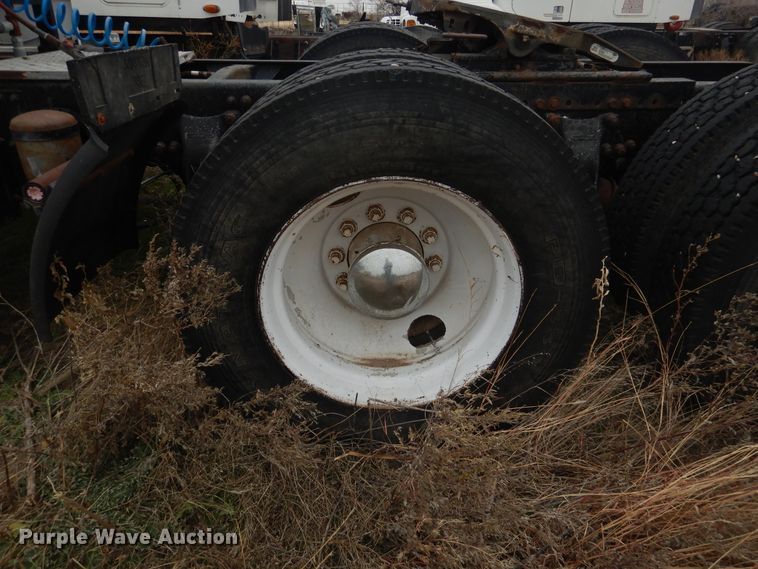 image for item HU9711 1995 Freightliner FLD  semi truck