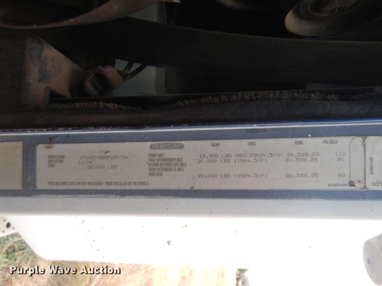 image for item HU9711 1995 Freightliner FLD  semi truck