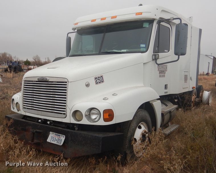 image for item HU9712 2003 Freightliner Century Class  semi truck