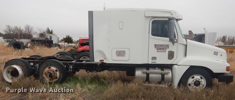 image for item HU9712 2003 Freightliner Century Class  semi truck