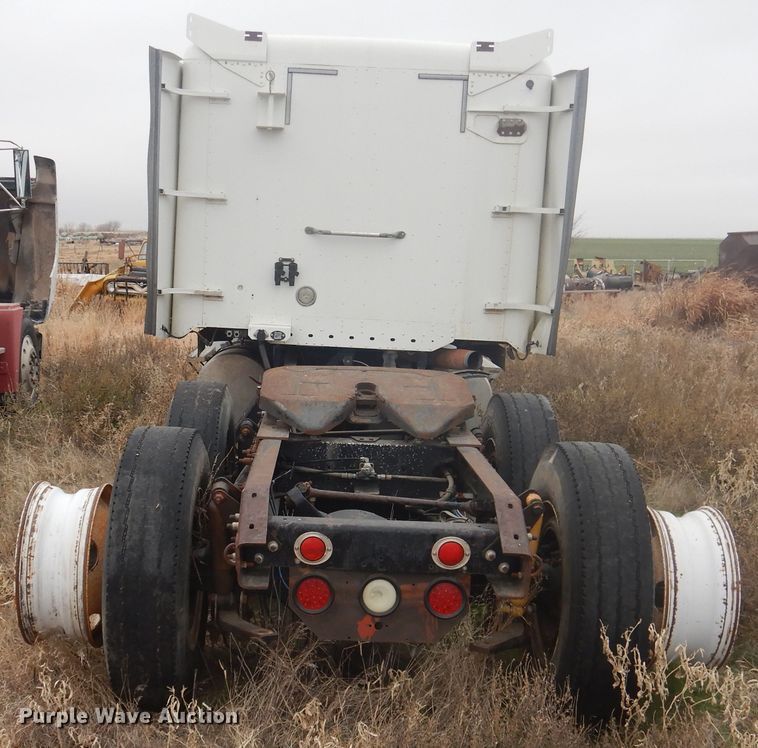 image for item HU9712 2003 Freightliner Century Class  semi truck