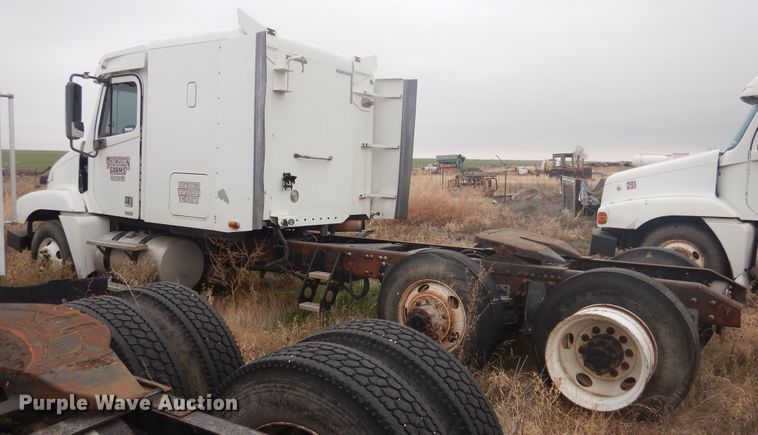 image for item HU9712 2003 Freightliner Century Class  semi truck