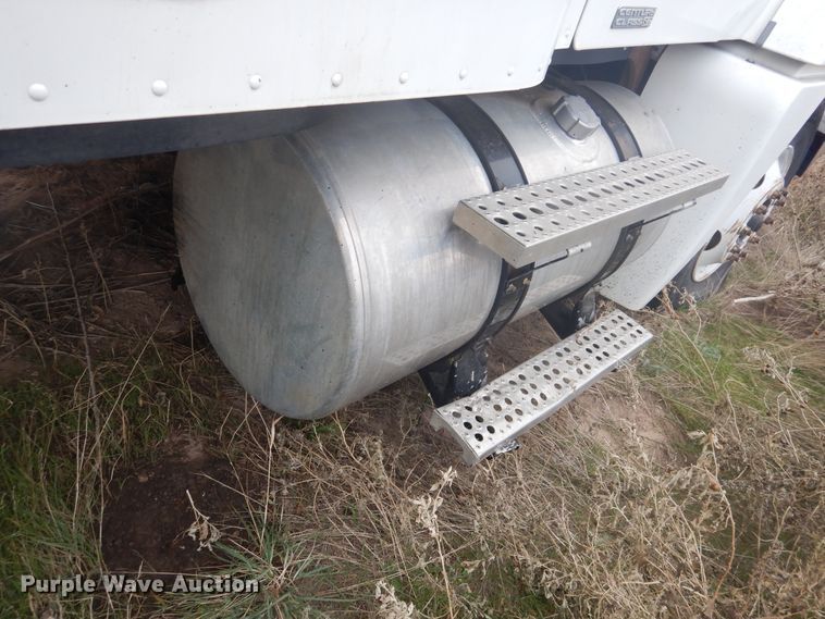 image for item HU9712 2003 Freightliner Century Class  semi truck