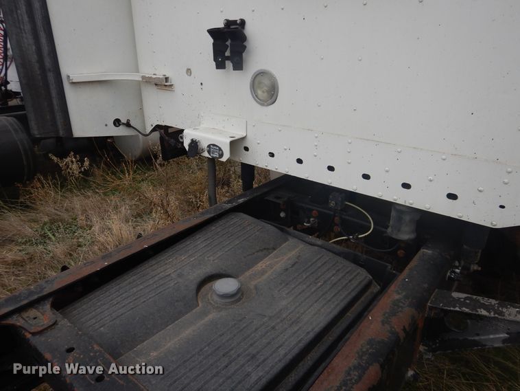 image for item HU9712 2003 Freightliner Century Class  semi truck