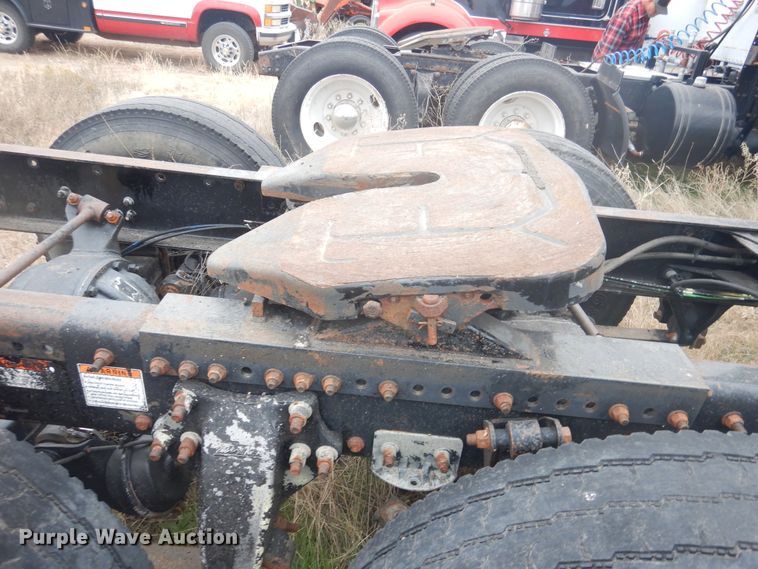 image for item HU9712 2003 Freightliner Century Class  semi truck