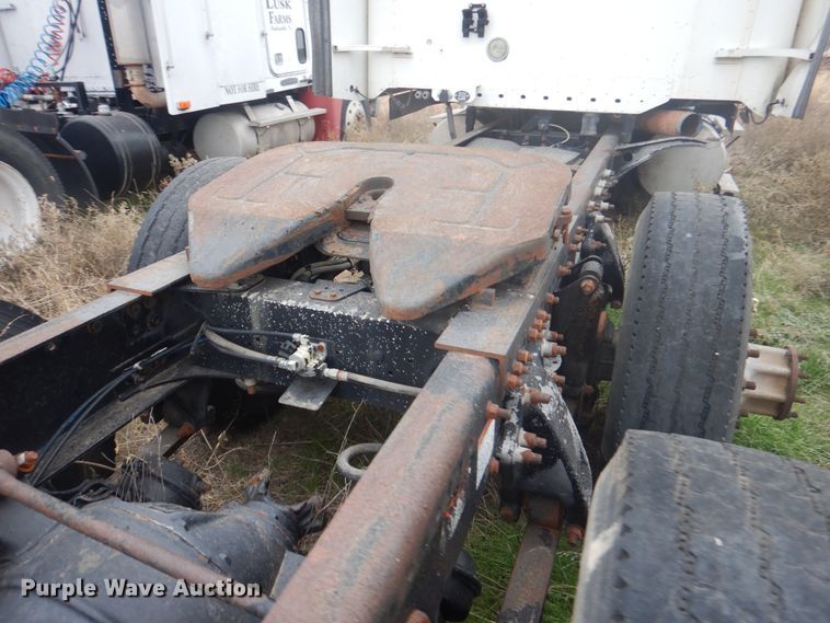 image for item HU9712 2003 Freightliner Century Class  semi truck