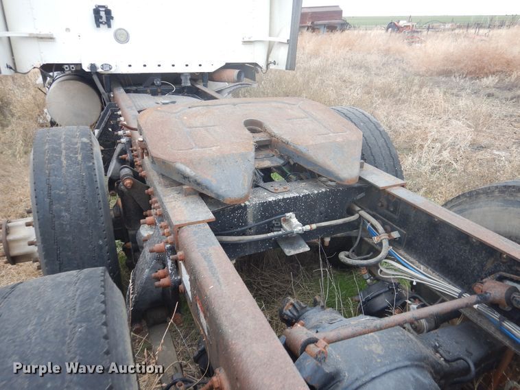 image for item HU9712 2003 Freightliner Century Class  semi truck