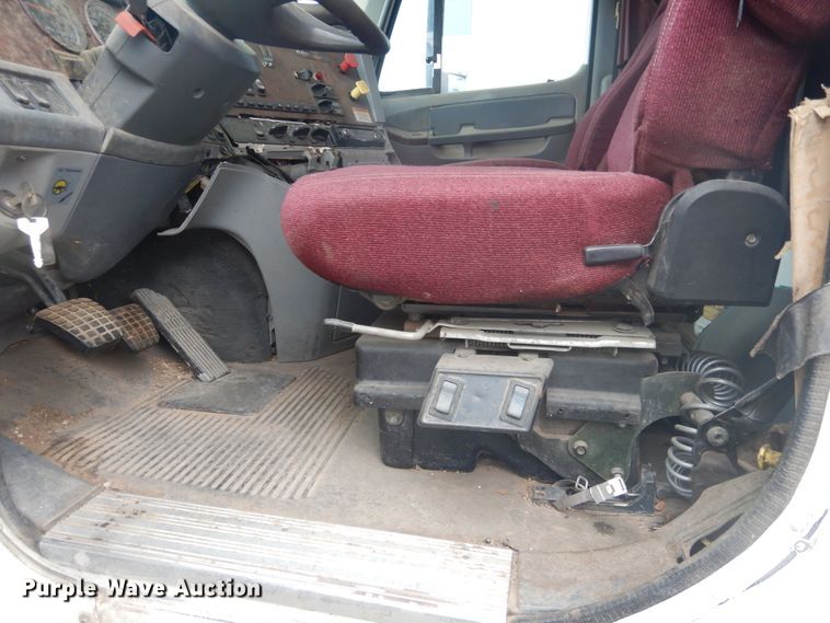 image for item HU9712 2003 Freightliner Century Class  semi truck