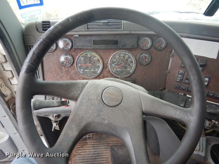 image for item HU9712 2003 Freightliner Century Class  semi truck