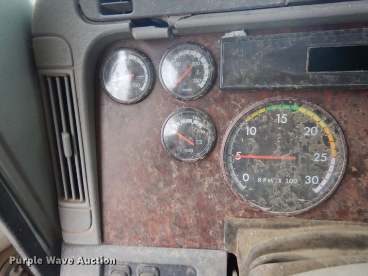 image for item HU9712 2003 Freightliner Century Class  semi truck