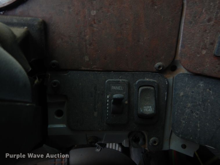 image for item HU9712 2003 Freightliner Century Class  semi truck