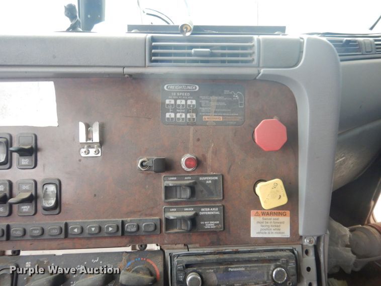 image for item HU9712 2003 Freightliner Century Class  semi truck