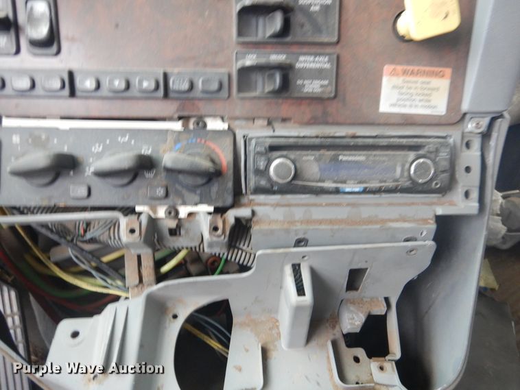 image for item HU9712 2003 Freightliner Century Class  semi truck