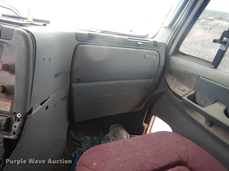 image for item HU9712 2003 Freightliner Century Class  semi truck