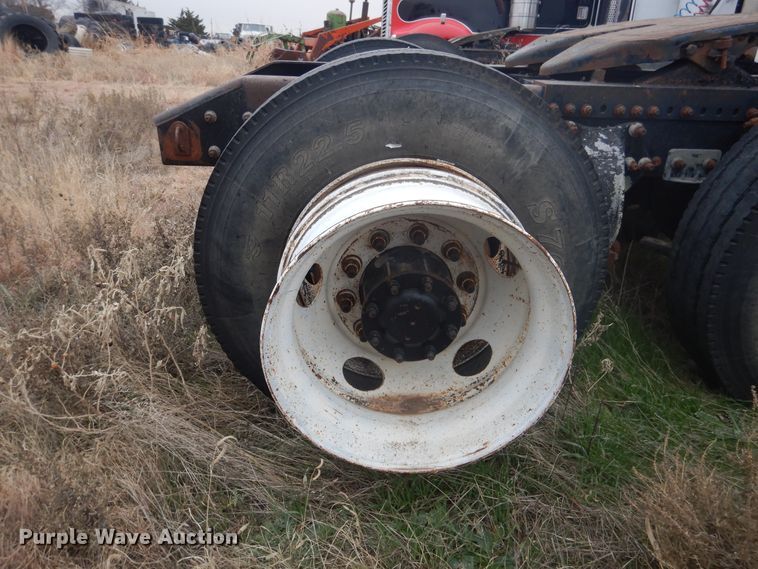 image for item HU9712 2003 Freightliner Century Class  semi truck