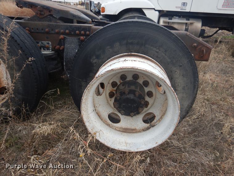 image for item HU9712 2003 Freightliner Century Class  semi truck