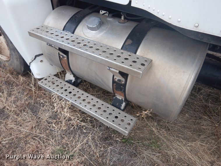 image for item HU9713 2003 Freightliner Century Class  semi truck