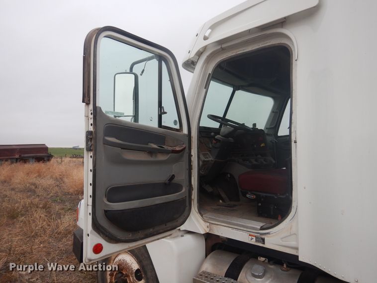 image for item HU9713 2003 Freightliner Century Class  semi truck