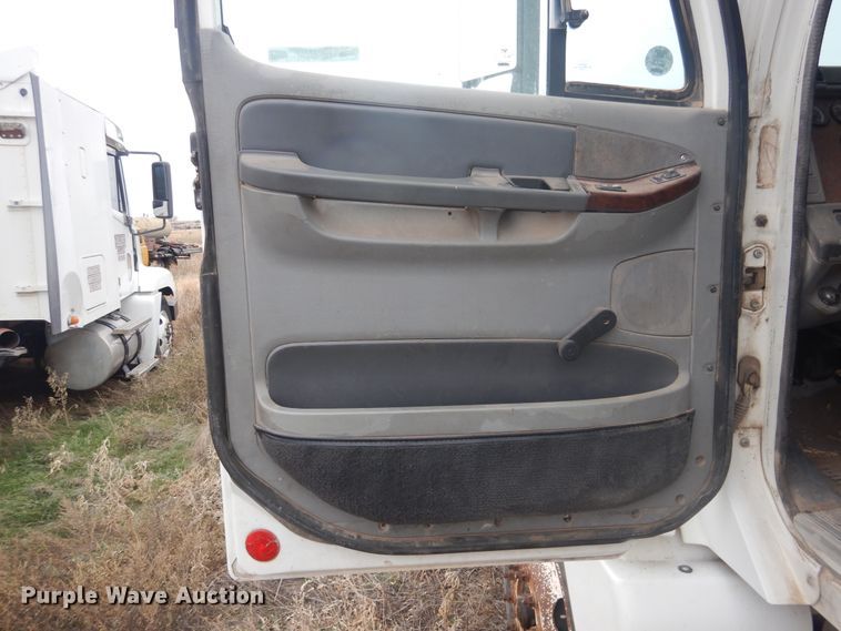 image for item HU9713 2003 Freightliner Century Class  semi truck