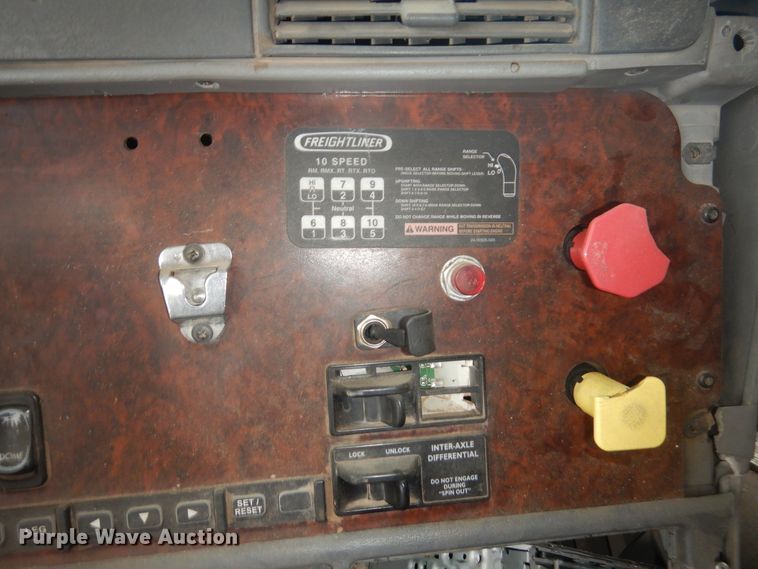 image for item HU9713 2003 Freightliner Century Class  semi truck