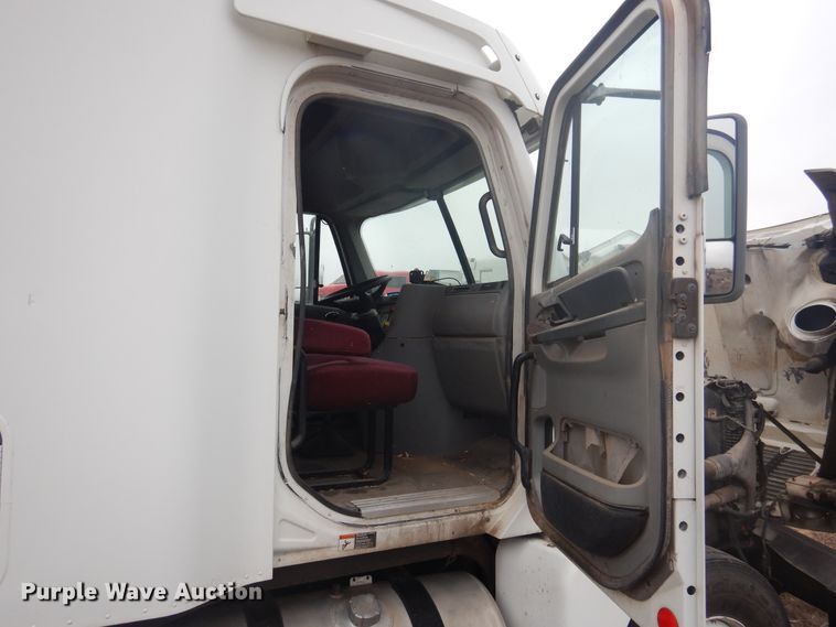 image for item HU9713 2003 Freightliner Century Class  semi truck