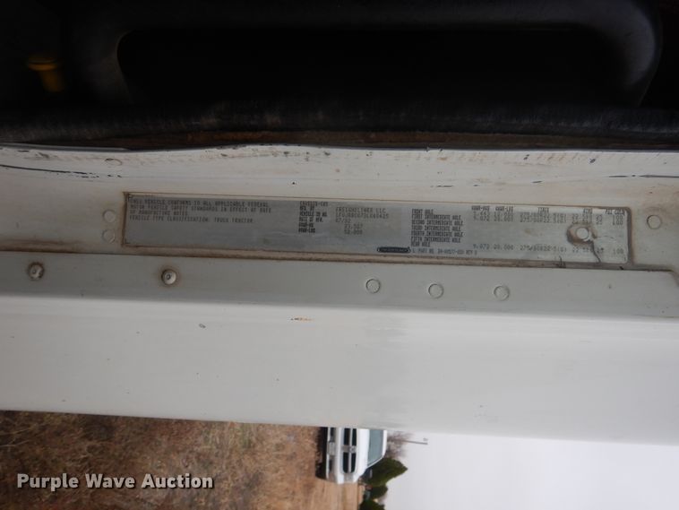 image for item HU9713 2003 Freightliner Century Class  semi truck