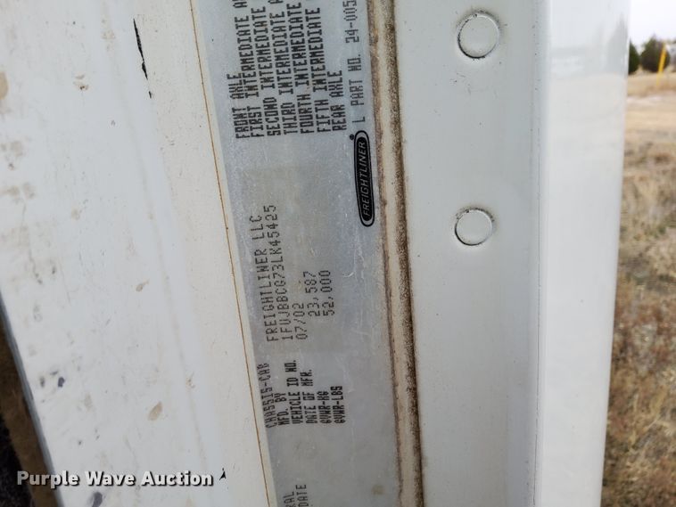 image for item HU9713 2003 Freightliner Century Class  semi truck