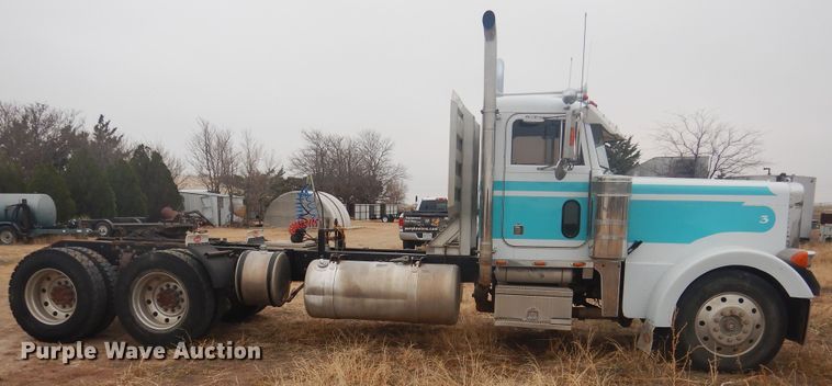 image for item HU9714 1993 Peterbilt 379  semi truck