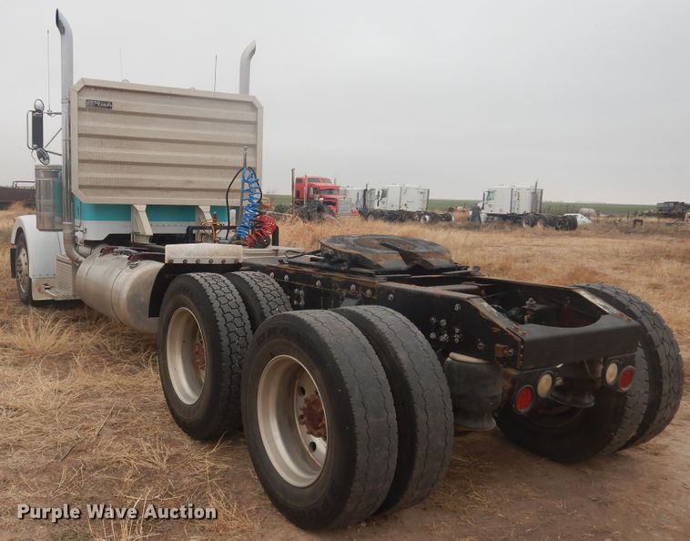 image for item HU9714 1993 Peterbilt 379  semi truck