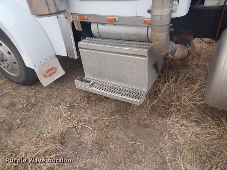 image for item HU9714 1993 Peterbilt 379  semi truck